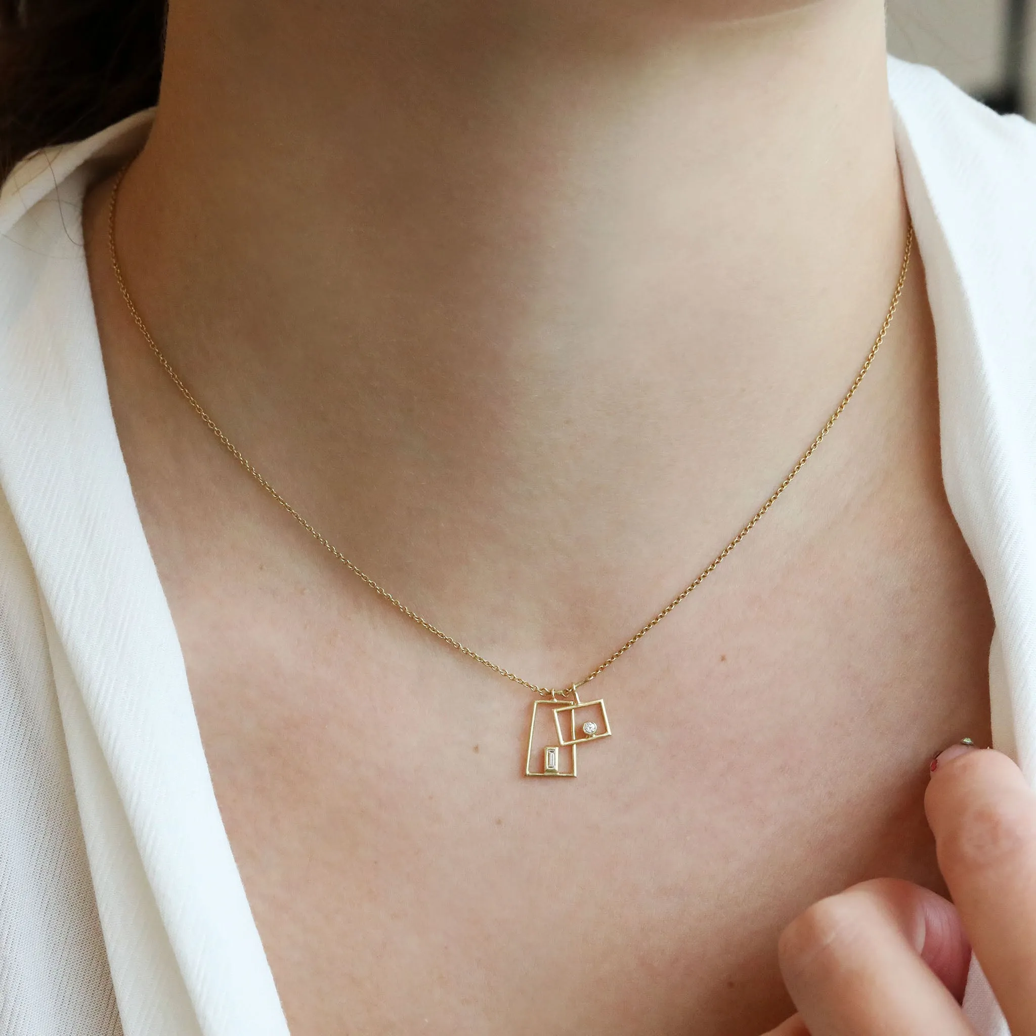 18K Gold Simple Grid Necklace with Diamond Details