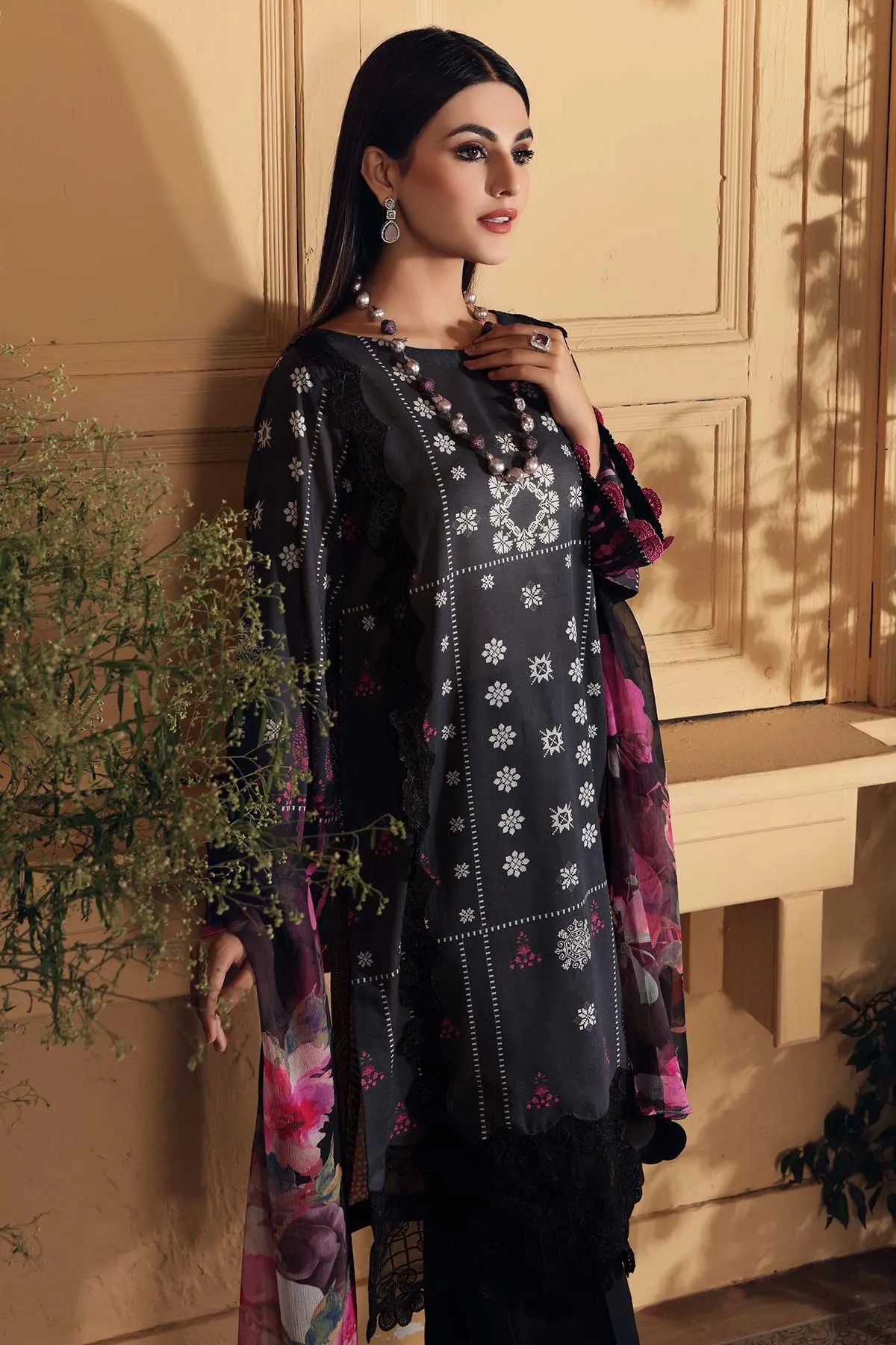 3 Pc Unstitched Embroidered Lawn With Chiffon Dupatta SH-14