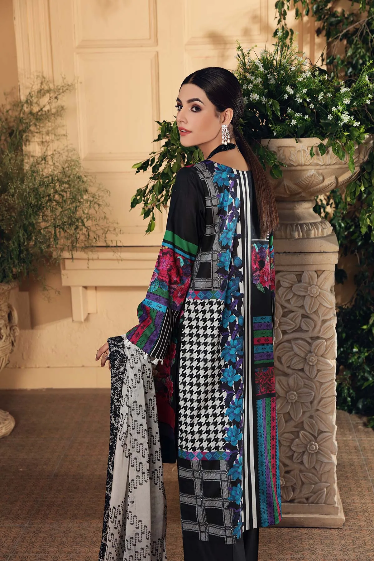 3 Pc Unstitched Embroidered Lawn With Chiffon Dupatta SH-18