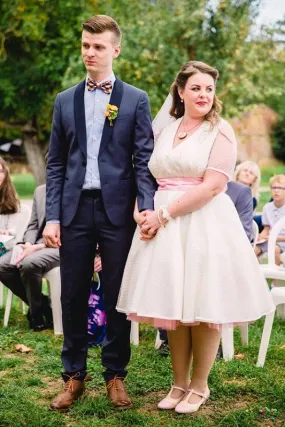 Simple Country Style Short Polka Dot Wedding Dress with Short Sleeves