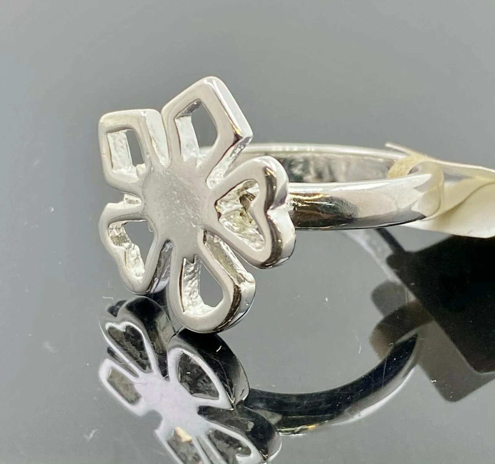 Solid White Gold Ring With Simple Floral Face Design SM12